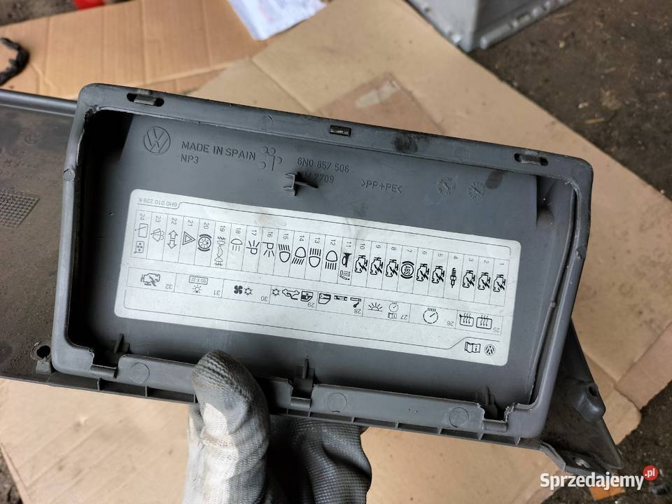 VOLKSWAGEN POLO 6N SCHOWEKPUŁKA KIEROWCY POD osobowe Schowki, półki Kamień-Kolonia sprzedam