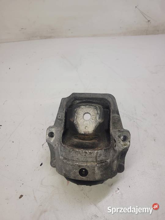 ŁAPA PODUSZKA SILNIKA AUDI A4 A5 Q5 8R0199381AL osobowe Przystajń