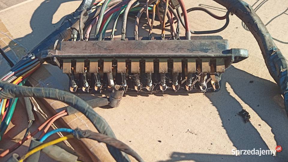 Wiązki fiat 125pprzednia i tylnia skrzynka łódzkie Łódź