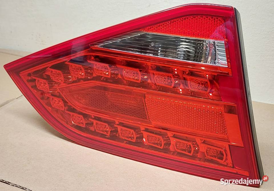 LAMPA TYŁ LEWA W KLAPE AUDI A4 B8 0811 SEDAN osobowe Oświetlenie dolnośląskie Mielęcin