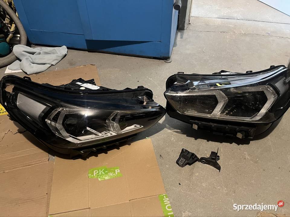BMW X1 U11 2023r Pozostałość z lamp przód Rok produkcji 2023 łódzkie Bełchatów