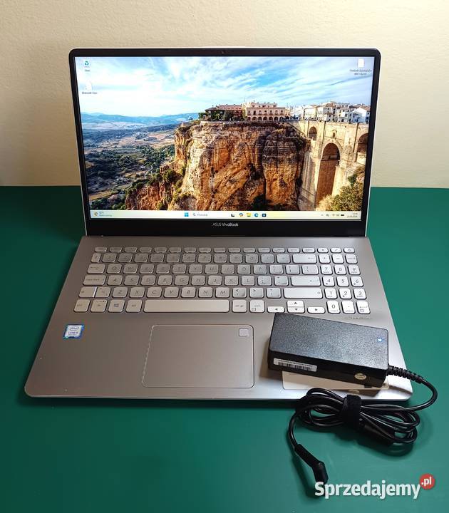 Laptop Asus VivoBook S15 S530F i5 8GB SSD 256GB 8GB łódzkie Radomsko