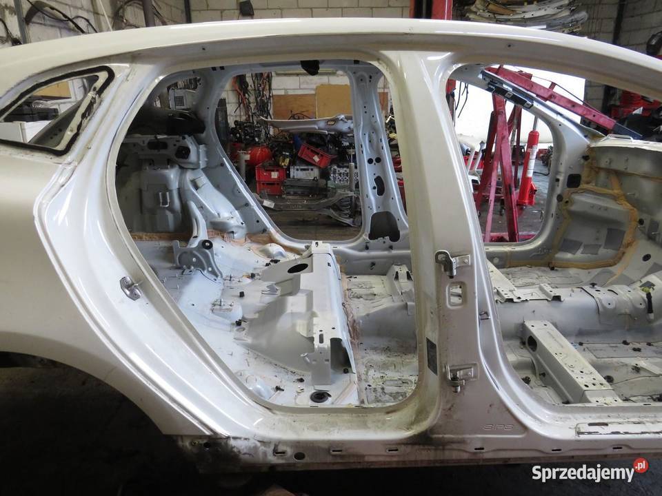 PRÓG SŁUPEK PRAWY BOK 61446 VOLVO V40 II
