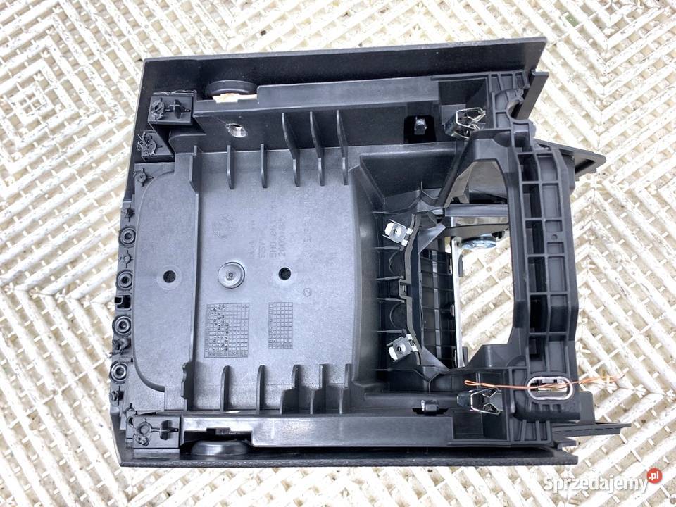 PODŁOKIETNIK VW GOLF VIII Kombi 5H0863241A