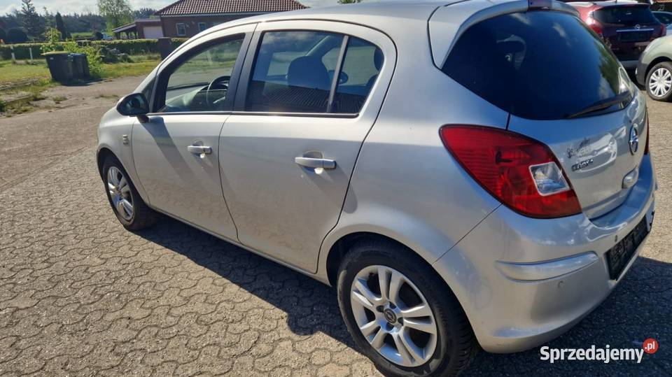 Opel corsa 14 Benz full wypas niski przebieg