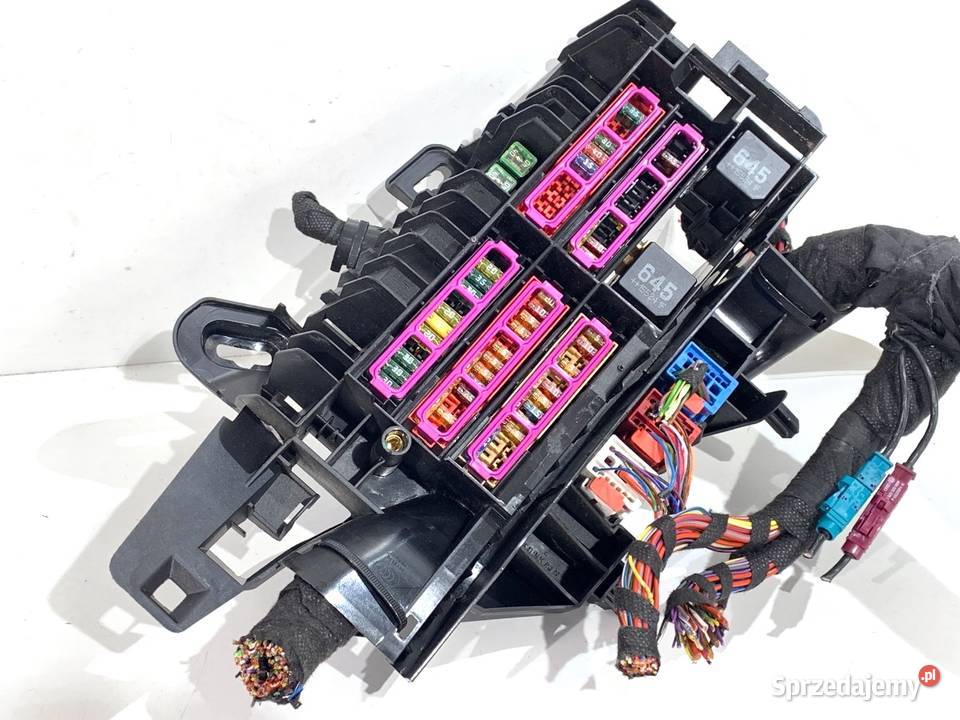 SKRZYNKA BEZPIECZNIKÓW AUDI A4 B9 8W0971845AJ Układ elektryczny, zapłon sprzedam