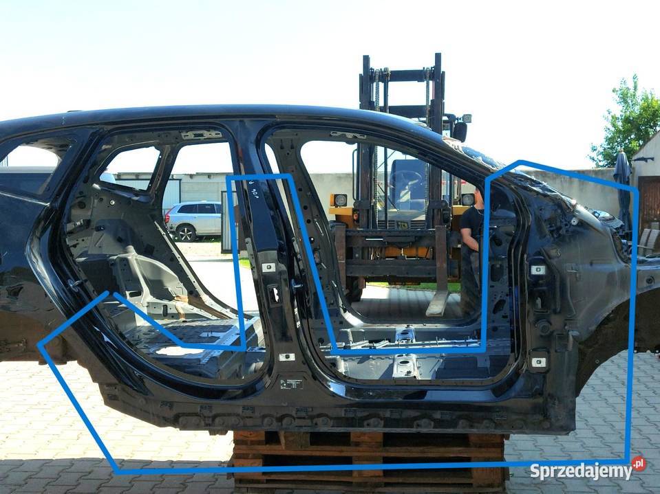 BMW U06 200i Słupek próg prawy 668