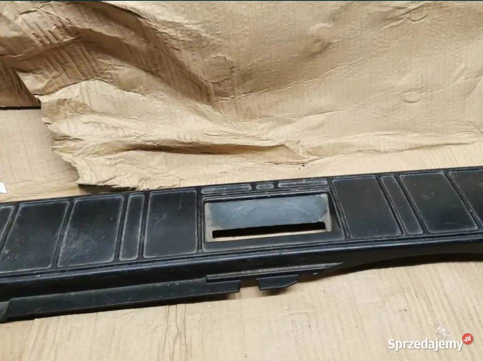 Listwa plastik bagażnika BMW E34 kombi Żory