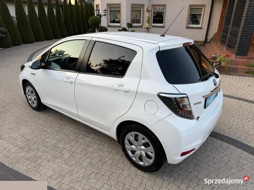 Toyota Yaris Hybrid 15 VVTi 100 2015r biały Krotoszyn