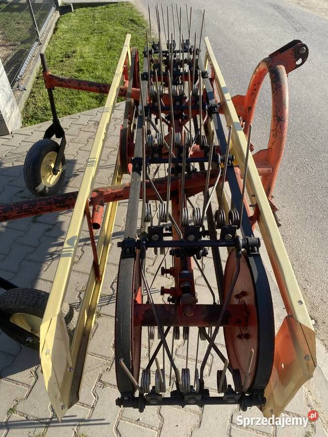 Zgrabiarka taśmówka prawie nowa