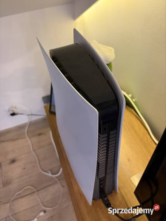 Play Station 5 z padem 1TB napęd stan ze sklepu Lublin