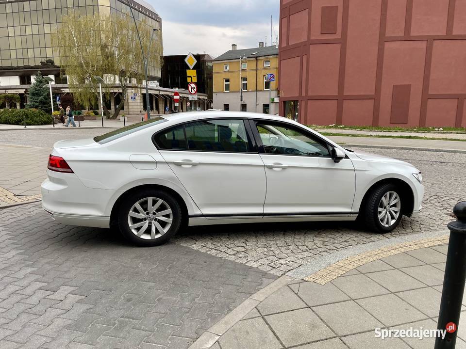 Passat B8 Sedan Biały Salon Polska Niski świętokrzyskie Kielce sprzedam