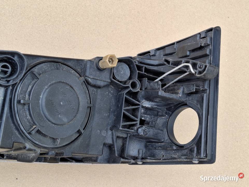 VOLVO FH4 HALOGEN PRAWY LAMPA PRZECIWMGIELNA ciężarowe Oświetlenie Bieleń sprzedam