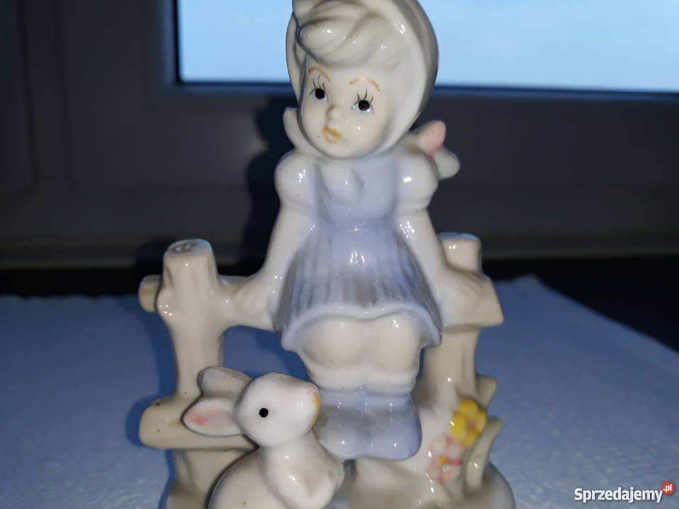 figurka dziewczynka z zajączkiem zajączek zając Gdańsk
