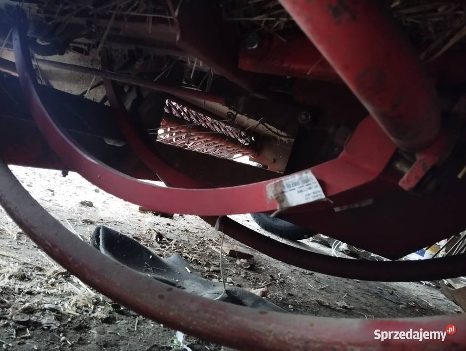 Prasa kostkująca Massey Ferguson 124 MF Massey Ferguson Chodorowa