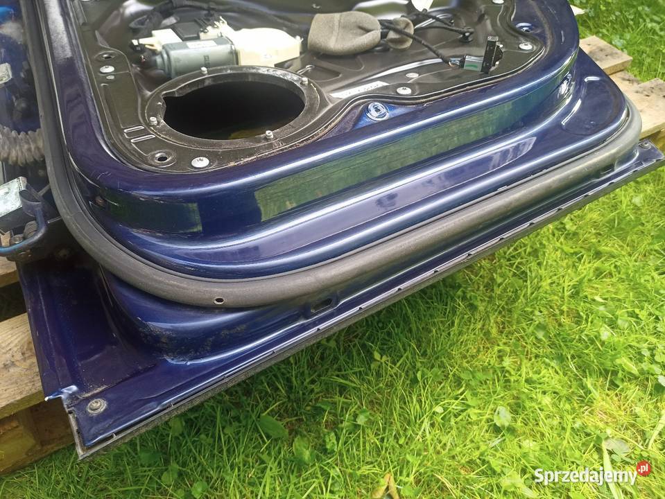 VW Passat B6 kombi Variant drzwi tylne tył prawe Sieradz
