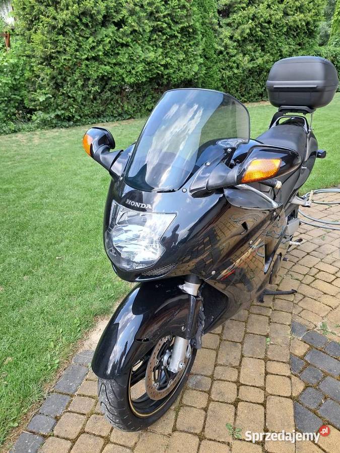 Legendarna Honda CBR 1100 początek produkcji Rok produkcji 1996