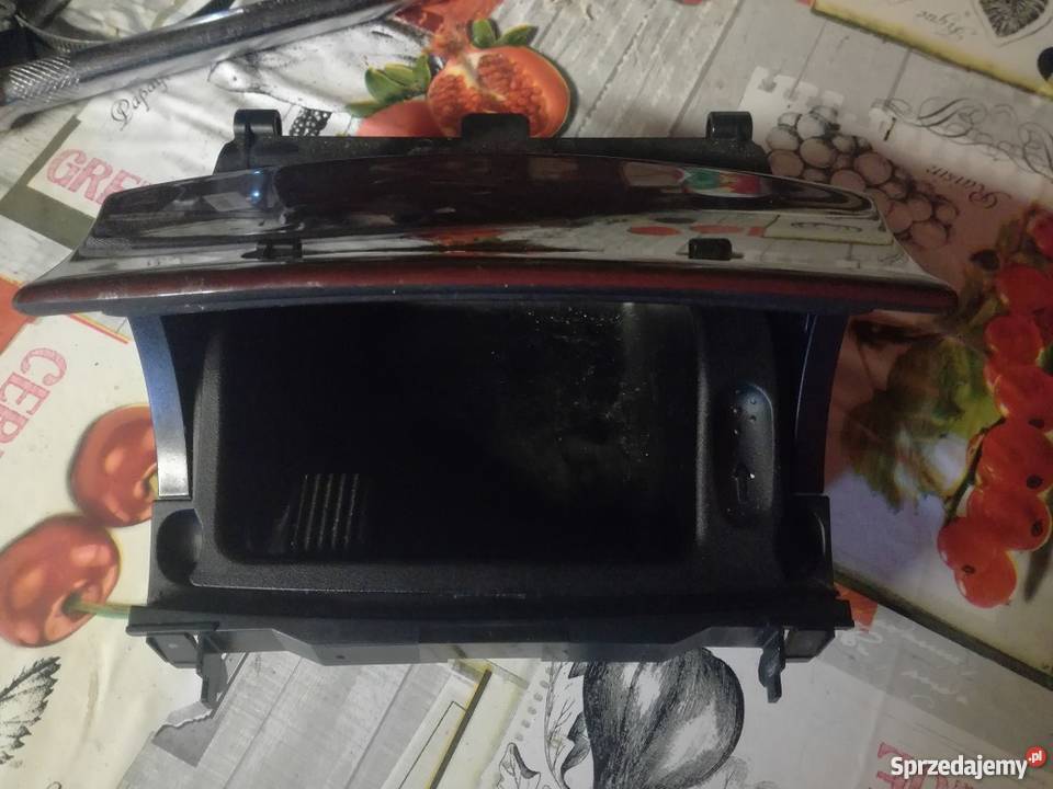 Obudowa plus wkład popielniczki mercedes w203
