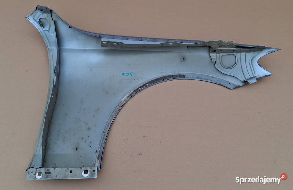 MERCEDES EKLASA EQPOWER W213 BŁOTNIK LEWY PRZÓD Bieleń