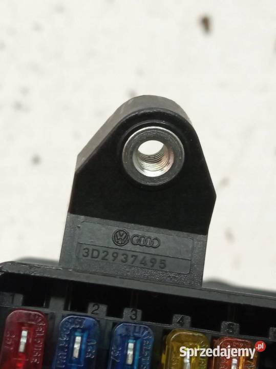 SKRZYNKA BEZPIECZNIKÓW 3D2937495 Volkswagen