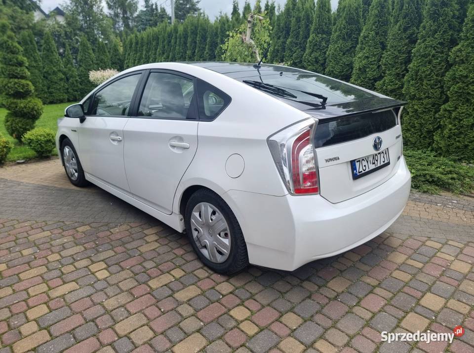 Toyota Prius 2012 18 benzyna hybryda biała perła Samochody dostawcze Trzebiatów