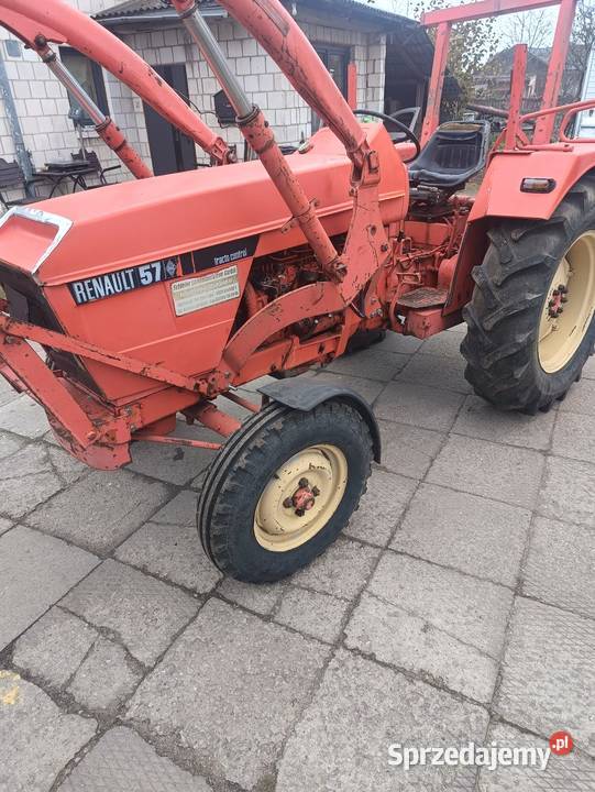 Ciągnik rolniczy Renault 57 z TUREM Radom