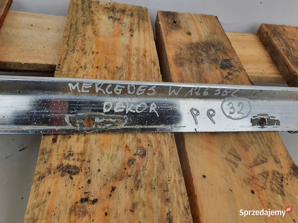 Mercedes W126 C126 SEC LISTWA SZYBY PRAWA osobowe Rudka