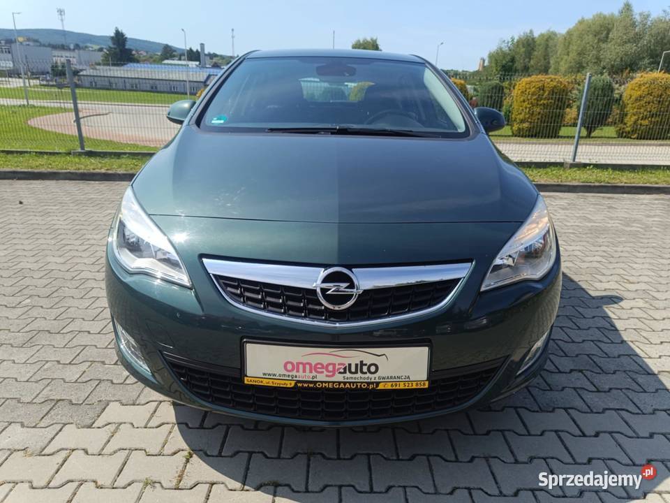 Opel Astra J Hatchback 14 Turbo ECOTEC 140 2010 4/5 Opel Sanok