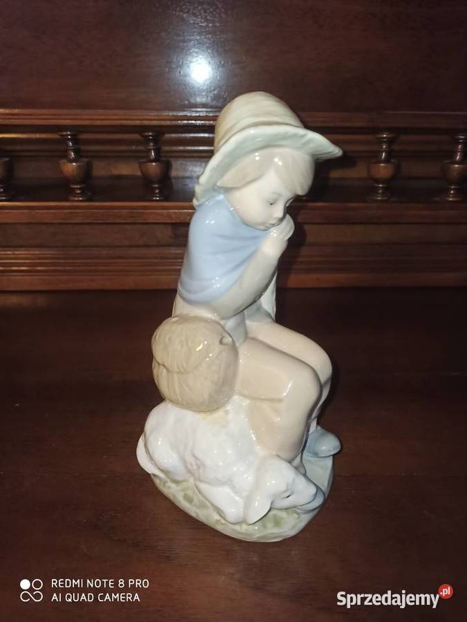 Figurka Chłopiec z Barankiem Zaphirro Porcelana Porcelana i szkło Gdańsk