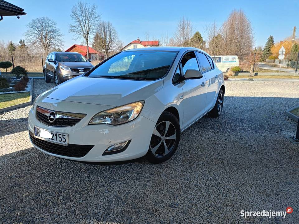 Opel Astra J sprowadzona i zarejestrowana w podkarpackie Rakszawa sprzedam