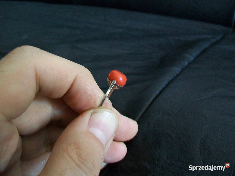 Pierścionek z Koralem Szlachetnym Białe Złoto opolskie Brzeg