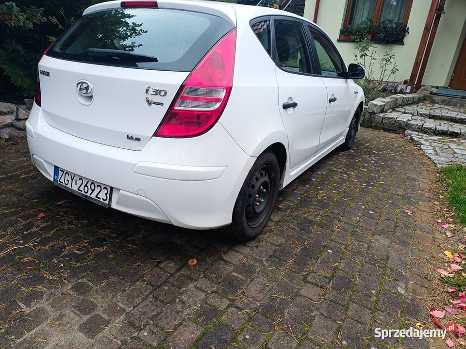 HYUNDAI i30 14 benzyna Rok produkcji 2010 Pobierowo
