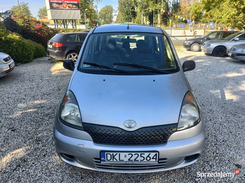 Toyota Yaris Verso ekonomiczny 13 świeży nieuszkodzony Kłodzko sprzedam