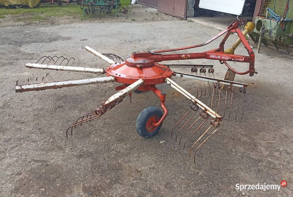 Zgrabiarka karuzelowa DeutzFahr