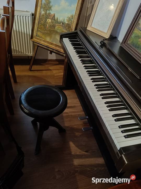 Stary taboret do pianina z regulowaną wysokością kujawsko-pomorskie Lipno