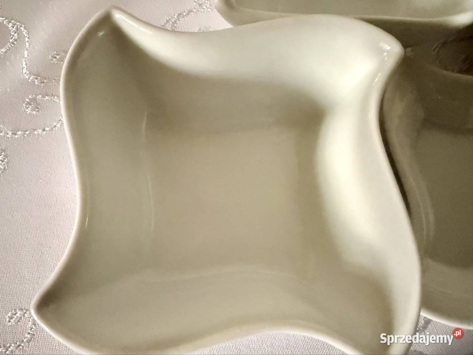 Zestaw porcelanowych salaterek i pater falistych Czerwionka-Leszczyny