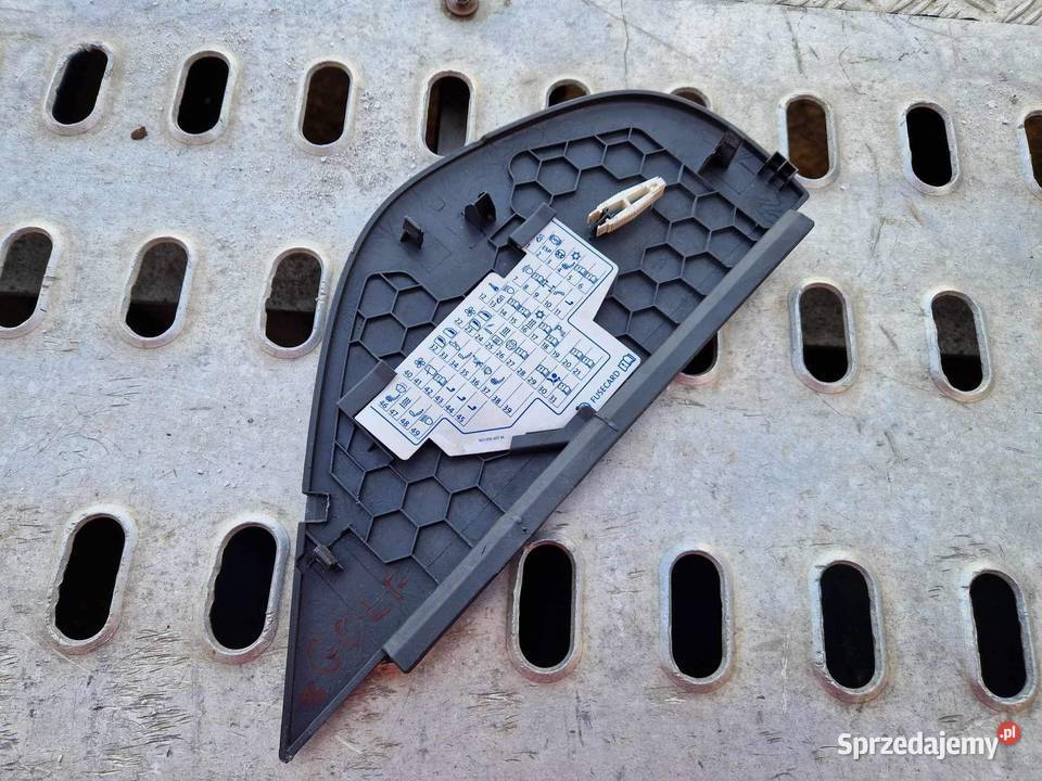Obudowa zaślepka bezpieczników volkswagen golf 5 podkarpackie Rzeszów