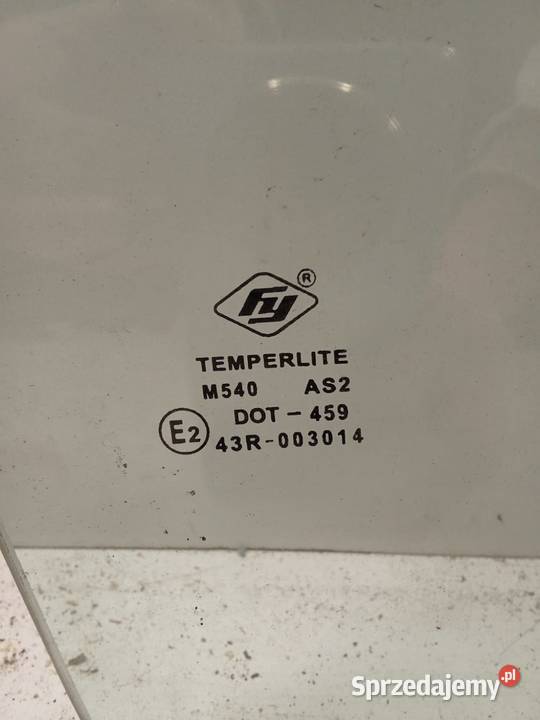 Szyba Drzwi Prawych Przednich Opel Corsa 93