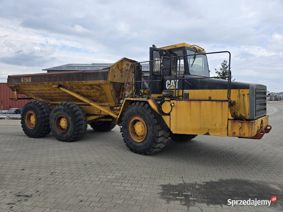 Wozidło CATERPILLAR D 250 E 6x6 173 t 14 m3 Rok produkcji 1995 Rudolfowo