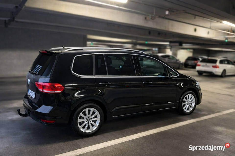 Volkswagen Touran III 2015 czarny Sadlno