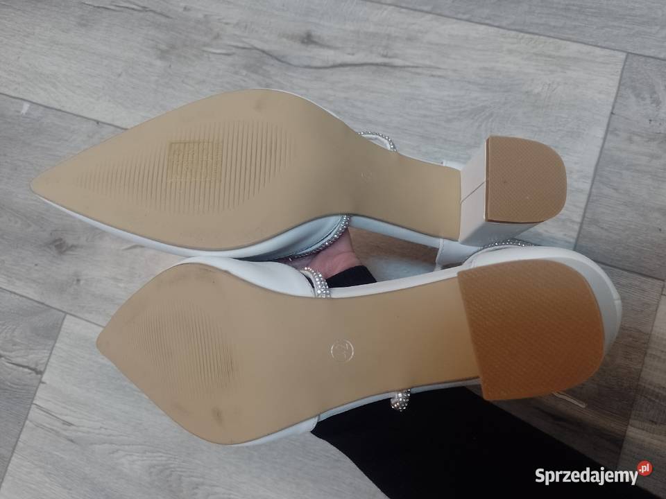 42 Białe bogato zdobione czółenka wieczorowe z biały Kraków