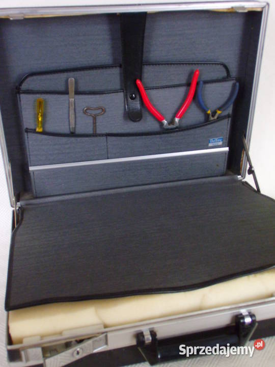Komplet narzędzi we francuskiej walizeczce Bielawa