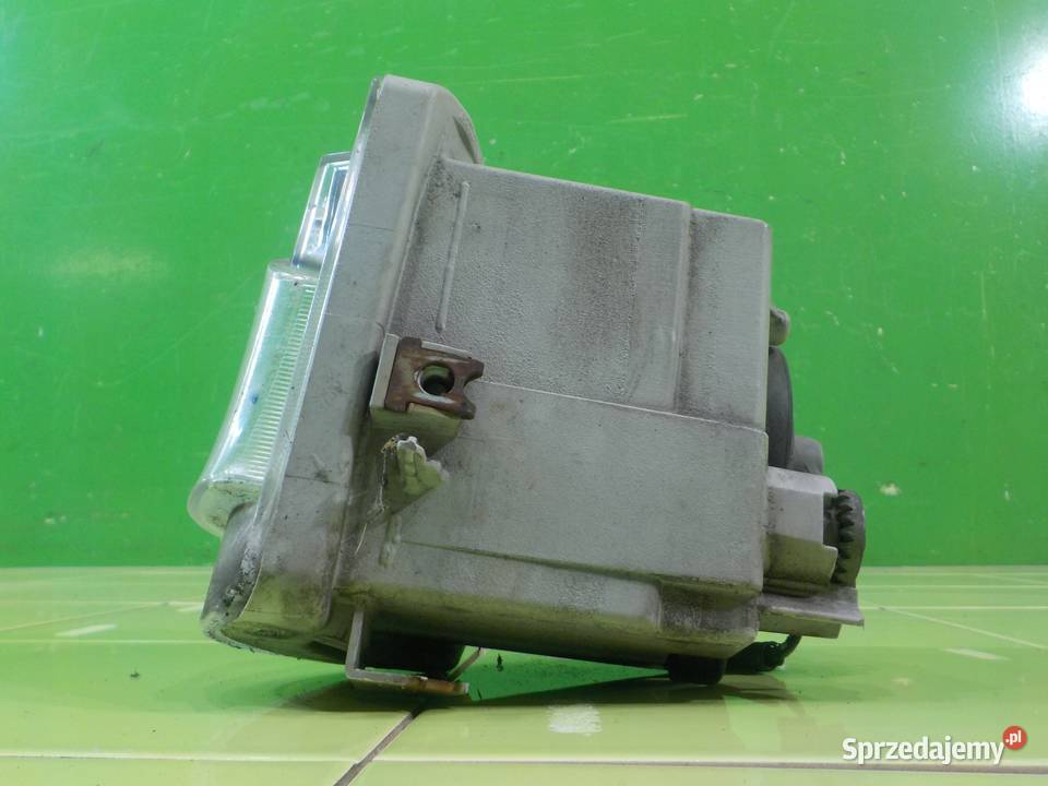 LEXUS IS II LIFT 25 B 10r SEDAN 4D halogen prawy Suków sprzedam