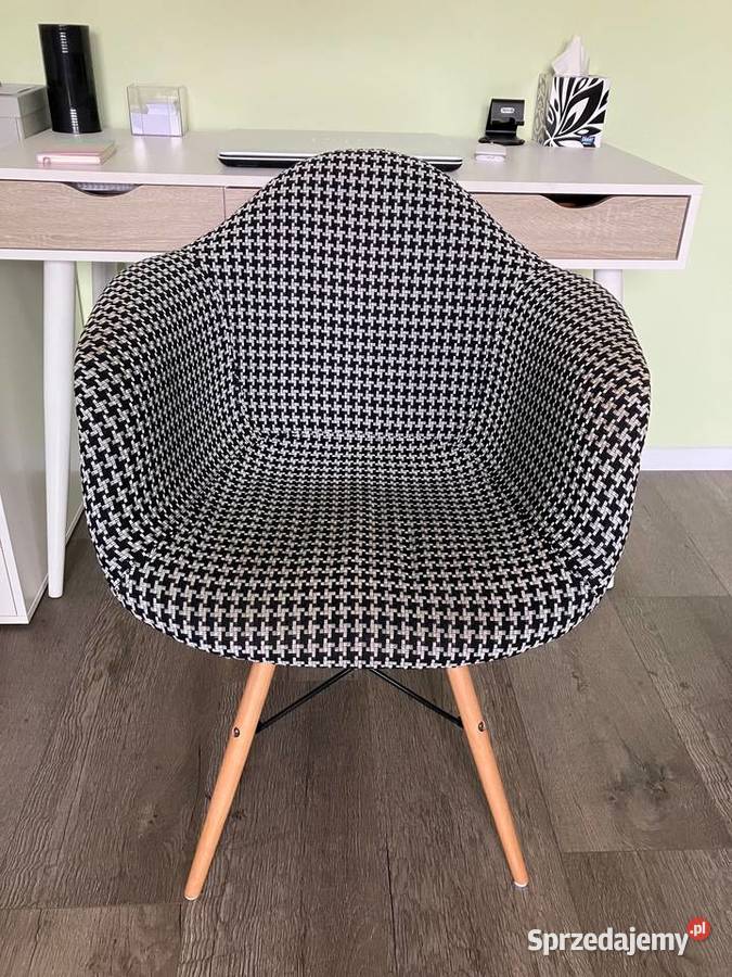 Designerski fotel wzory krzesło materiał czarny Nisko