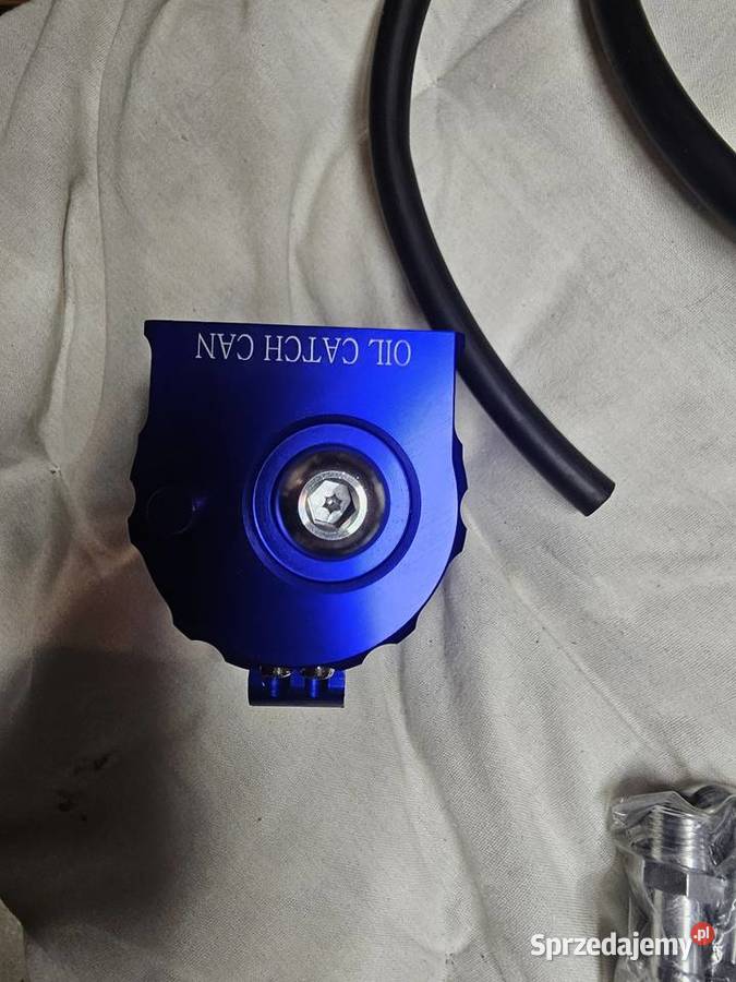 Uniwersalny zbiornik oleju odpowietrzający