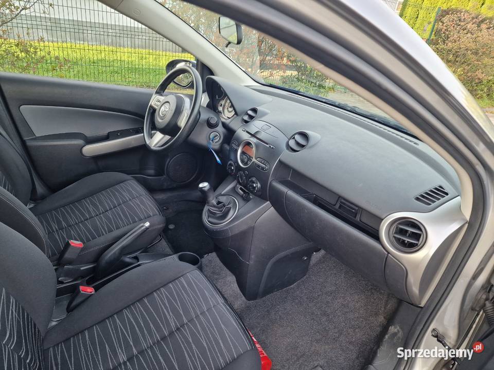 Mazda 2 13