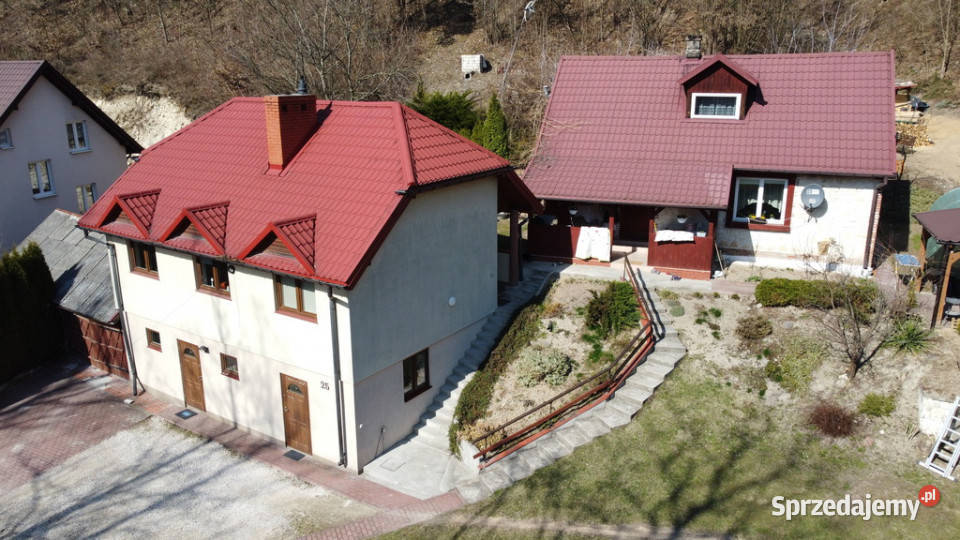 Dom na działce 15 rynku w Kazimierzu Dolnym asfalt Kazimierz Dolny