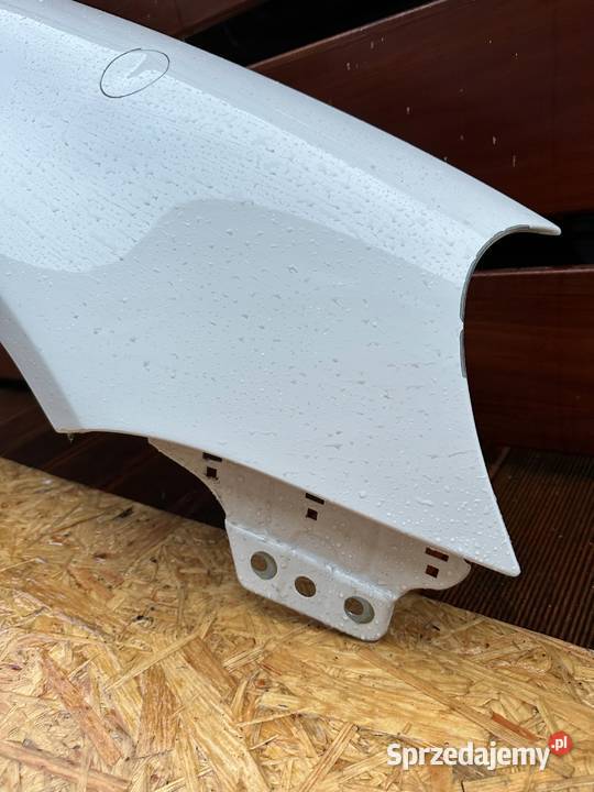 Volkswagen 1K6880682A biały golf V błotnik prawy Mirsk