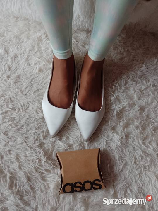 44 ASOS Design Białe baleriny wieczorowe z Kraków