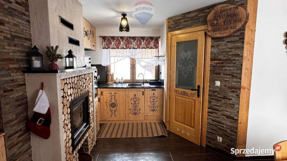 DWA DOMY W CENTRUM W RATUŁOWA Rok budowy 1957